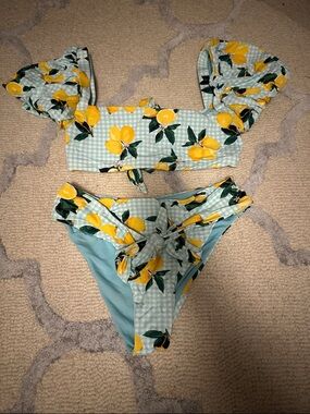 Women’s Lemon Print Ruffle Bikini Set - M and XS